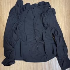 GRL黒ブラウス フリル付きのサムネイル