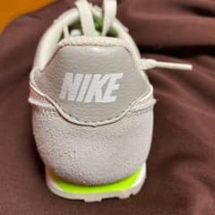 新品！未使用☆ NIKE ウィメンズ　ジニコスニーカーのサムネイル
