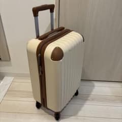 ゆ*ん様 アイボリー ハードシェル キャリーケース　機内持ち込みサイズ 使用回数のサムネイル