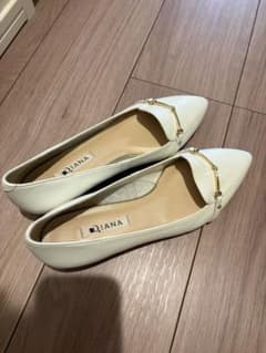 DIANA フラットパンプス ホワイト ゴールドビットのサムネイル