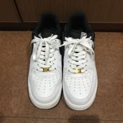 達也l375s様専用　美品！NIkE AIR FORCE 1'07 LV8 1のサムネイル