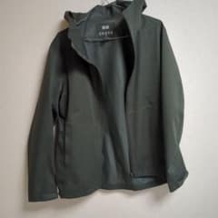 ユニクロ　ブロックテックパーカ　M　グリーン　中古のサムネイル