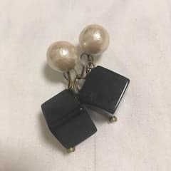 petite robe noire コットンパール付きイヤリングのサムネイル
