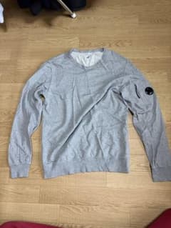 C.P. COMPANY スウェット グレー レンズロゴ C.P. COMPANY スウェット グレー レンズロゴ - メルカリ