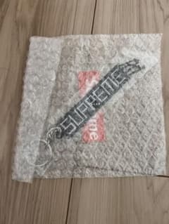 値下げ！supreme キーホルダー　新品のサムネイル