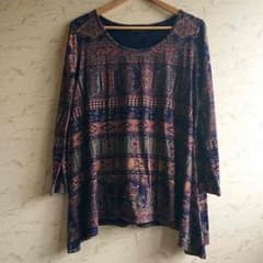 【うぱさま専用】マライカ Tシャツ生地トップスのサムネイル