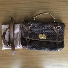 MIU MIU ブラウンレザーショルダーバッグのサムネイル