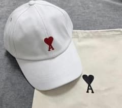 AMI PARISホワイト ハート刺繍キャップ 収納袋付き - メルカリ