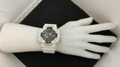 美品　G-SHOCK GA110GW-7AJF ホワイト デジタル腕時計のサムネイル