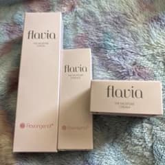 flavia 保湿化粧水・エッセンス・クリームセットのサムネイル