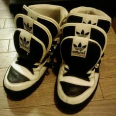 adidas jeremy scott 3 tongue スニーカーのサムネイル