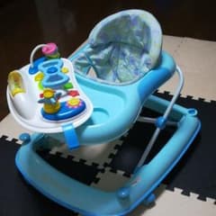 ベビー歩行器のサムネイル
