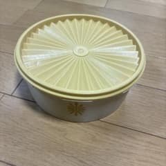 Tupperware 円形プラスチック保存容器 蓋付き レトロのサムネイル