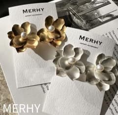 MERHY ピアス　ゴールドのサムネイル