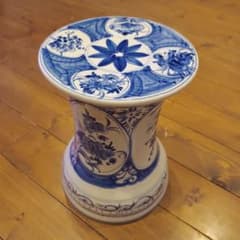 青と白の花柄陶器花瓶スタンドのサムネイル