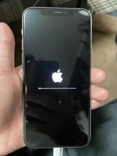 iPhone11pro 1年使用　液晶割れ無し　simフリー　64gbのサムネイル