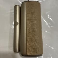 IQOS 本体 ゴールド レザー調カバー付きのサムネイル