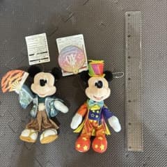 東京ディズニーリゾート ミッキー ぬいぐるみバッジ 2点セット　タグ付きのサムネイル