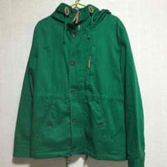 緑のマウンテンパーカのサムネイル