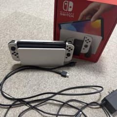 Nintendo Switch 有機ELモデル ホワイト/ブラックのサムネイル