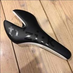 fizik サドルのサムネイル