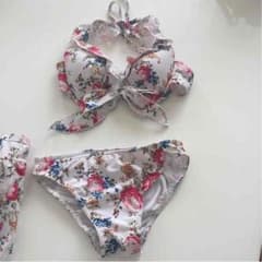 美品レベッカティラーの水着のサムネイル