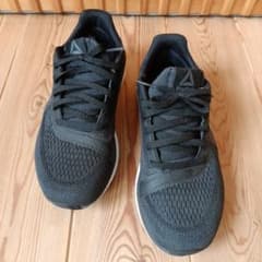 【美品】Reebok　軽量ランニングシューズエバーフォース ブリーズ23.0cmのサムネイル