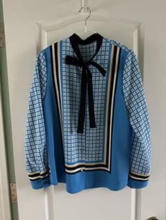 極美品✨　allureville 幾何学模様 長袖シャツ サイズ2 allureville 長袖ブラウス 幾何学模様ブルー サイズ2 - メルカリ