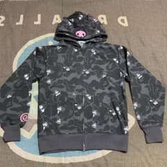 BAPE × サンリオ クロミ ブラック迷彩 フルジップパーカー - メルカリ