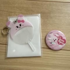 NiziU pyonpyon うちわ缶バッジケース キーホルダー 缶バッジ - メルカリ