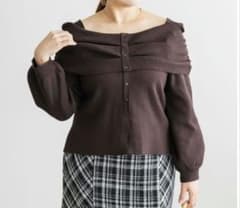 こ*可様 ✨️美品✨️クレット オリジナル フロントボタンオフショル風長袖ニットのサムネイル