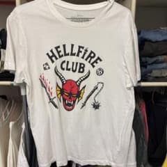 Stranger Things HELLFIRE CLUB Tシャツのサムネイル