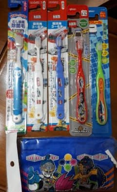 園児　歯ブラシ(未開封)　男の子用　仮面ライダー　エグゼイドコップ袋(開封済)のサムネイル