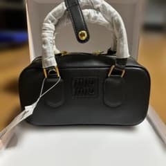 ブラックレザーショルダーバッグのサムネイル