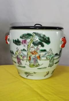 中国美術　粉彩色絵人物文水指のサムネイル
