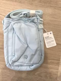 Lululemon ライトブルー ボディバッグのサムネイル