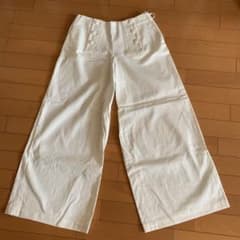 ワイドパンツと、ニットトップスのサムネイル