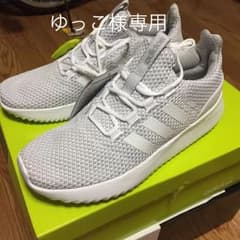 アディダススニーカーのサムネイル