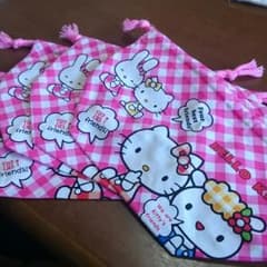 早い者勝ち！４枚セット新品未使用  ハローキティ お弁当用巾着のサムネイル