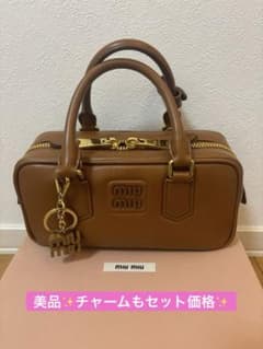 【チャームセット✨】miumiu アルカディ　コニャック　レギュラー チャームセット✨】miumiu アルカディ コニャック レギュラー - メルカリ