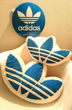 【adidas originals】★非売品★アディダスクッション★大小ペア★のサムネイル