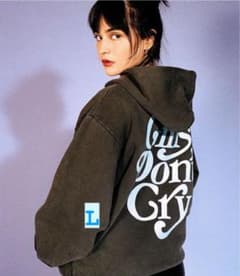 本日限定値下げ　Lサイズ Girls Don't Cry パーカー 伊勢丹限定のサムネイル