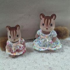 シルバニアのリスのお母さんと女の子のサムネイル