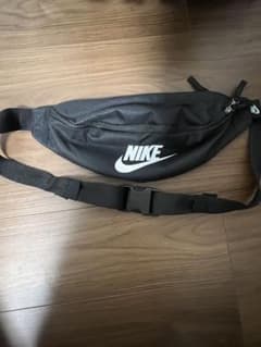 Nike ボディバッグ 黒のサムネイル