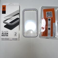 Spigen  iPhon12Pro/12用保護フィルムのサムネイル