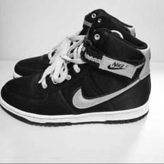 NIKE スニーカーのサムネイル