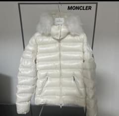 モンクレール★BADYF★サイズ4★ファー★ホワイト★2023〜2024 モンクレール☆BADYF☆サイズ4☆ファー☆ホワイト☆2023〜2024 - メルカリ