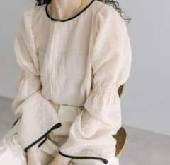 mystic 配色パイピングブラウス ベージュ