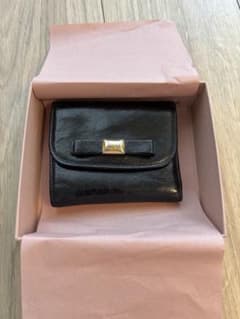 【miu miu】レザー 二つ折り財布 ブラックのサムネイル