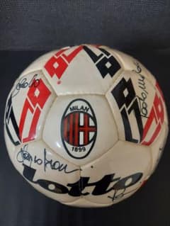 ☆プレミアムボール『ACミラン/直筆寄書サインボール/約18人
